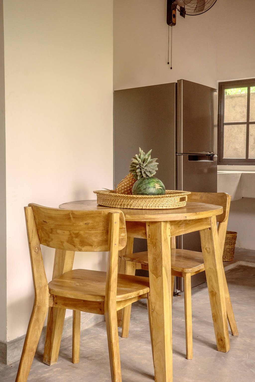 Casa kitchen dining table