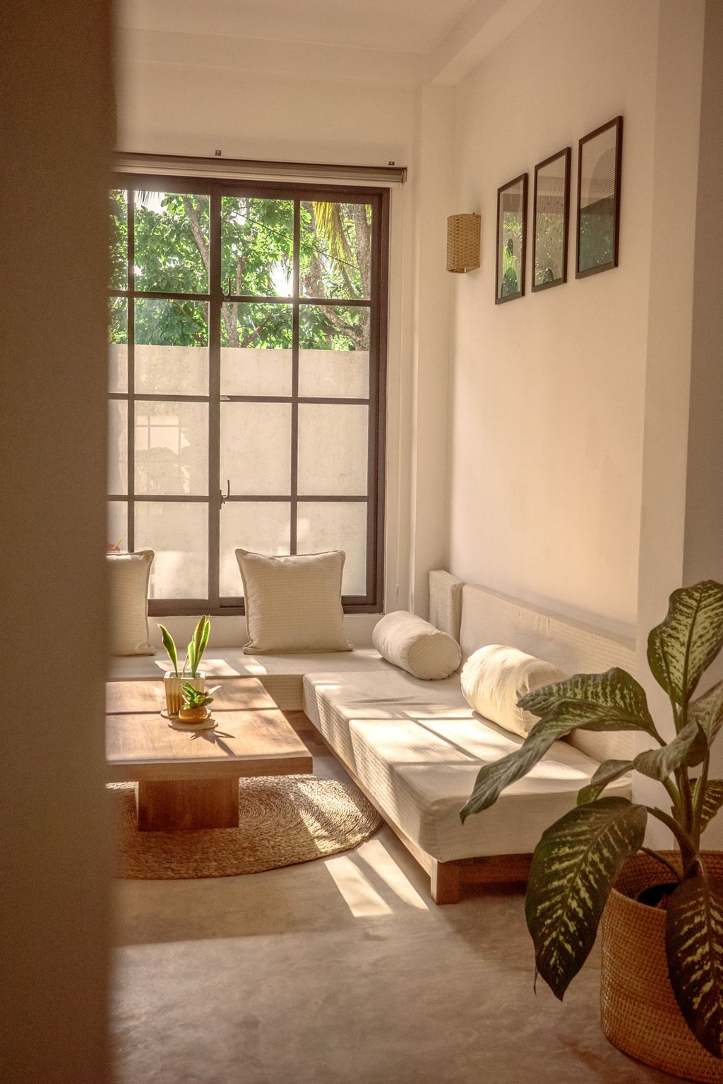 Casa sunlit living room