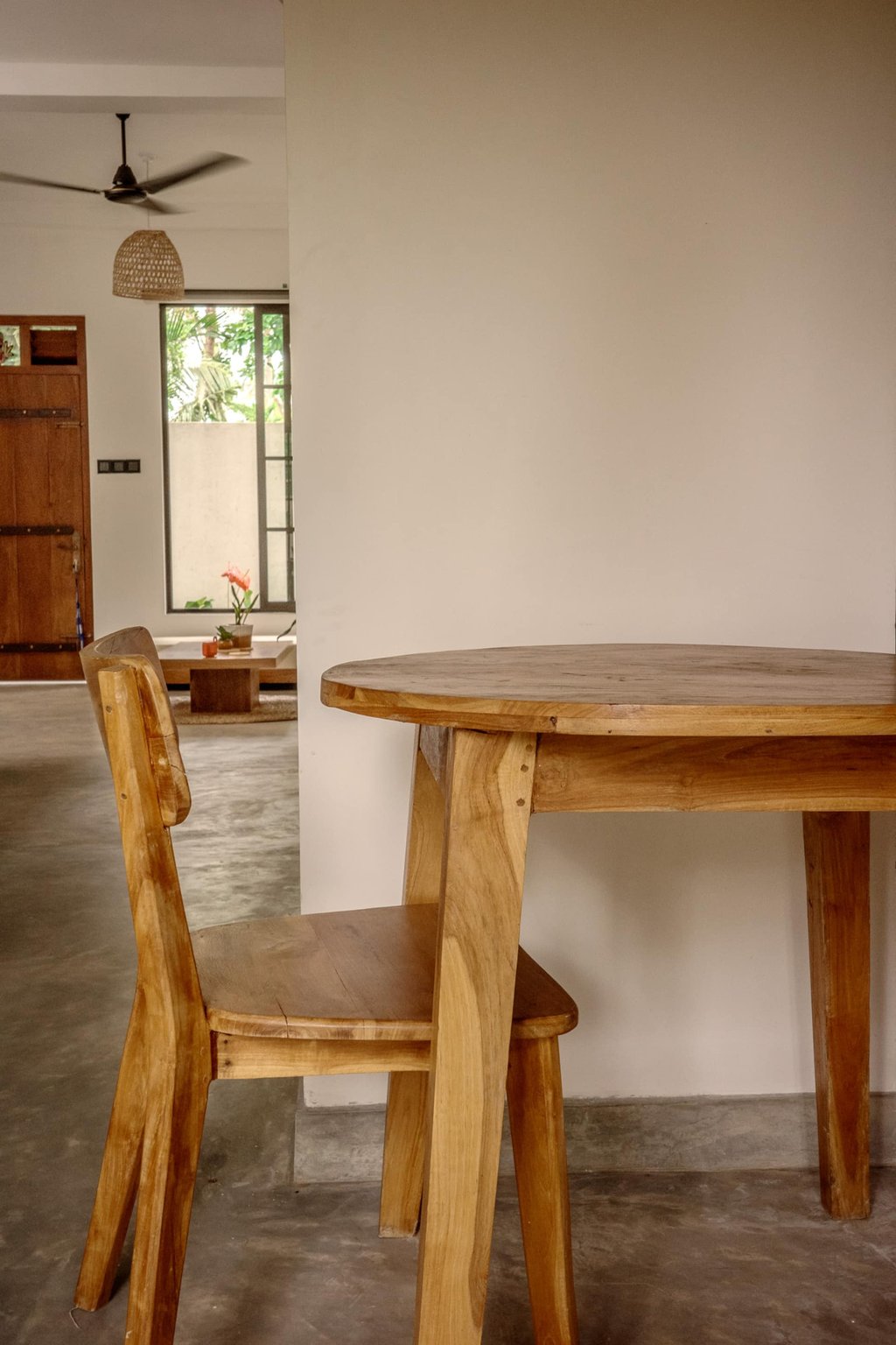 Casa workspace table and chair