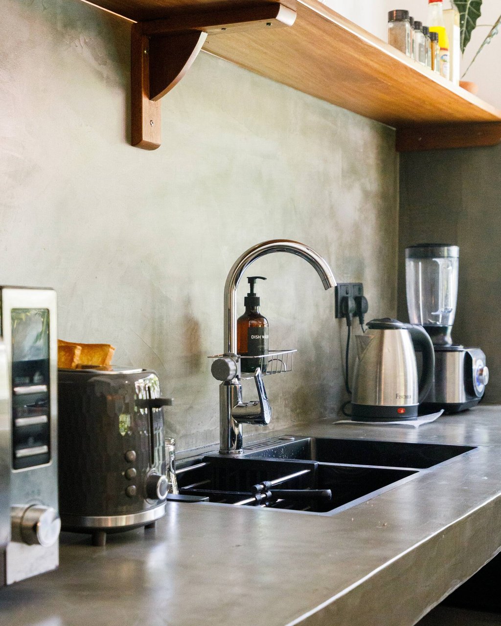 Safiya kitchen counter with sink
