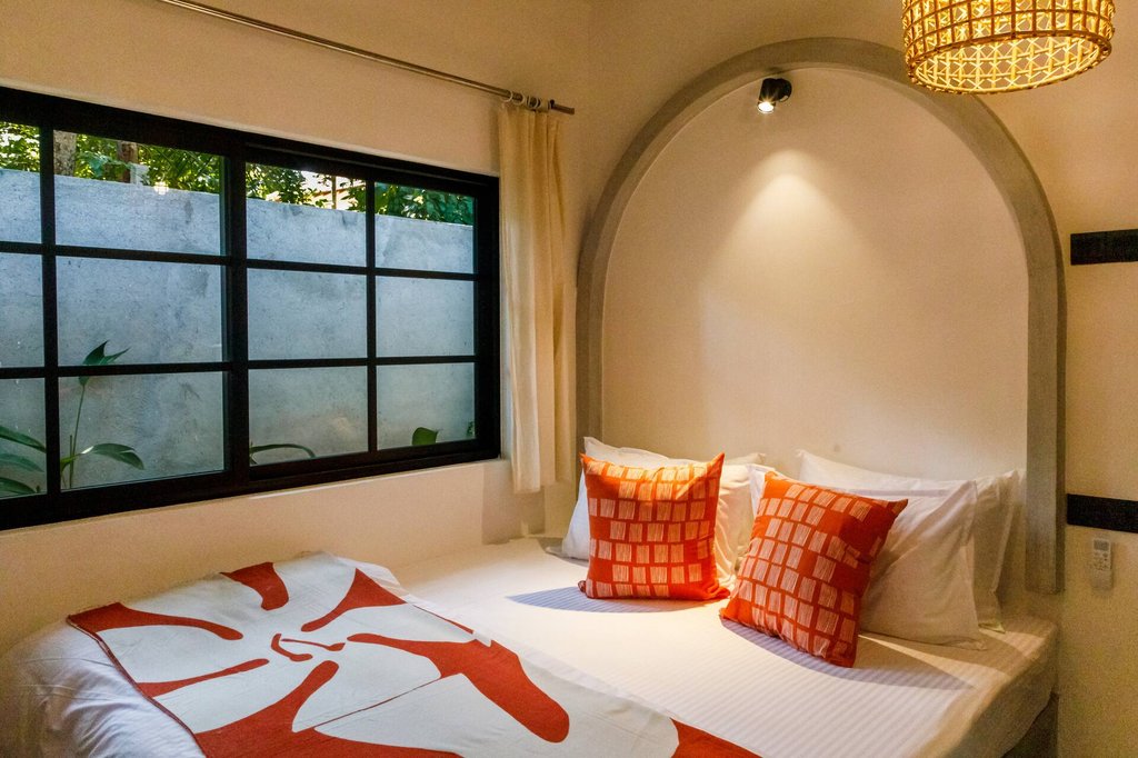 Safiya master bed in arched niche