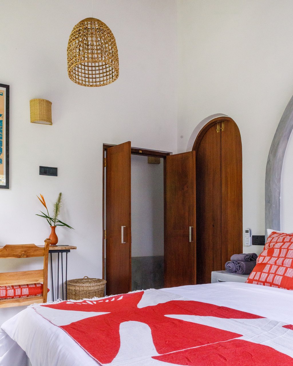 Safiya second bedroom with pendant light