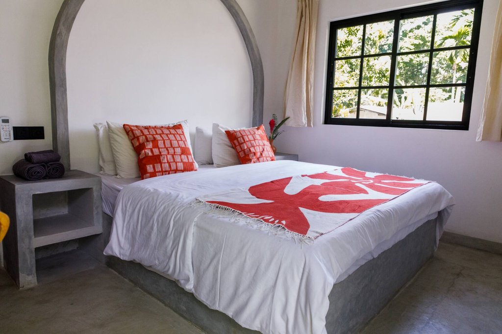 Safiya second bedroom full bed framed by arch